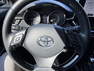Toyota C-HR 1.8 HYBRID STYLE STOELVERW BLIND-SPOT PARK-SENSOREN NAVI APPLE/ANDROID KEYLESS 18" LM-VELGEN ALL-SEASONS / 23