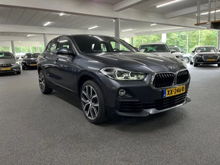BMW X2 SDrive18i Executive / NL-auto / Navigatie / 4