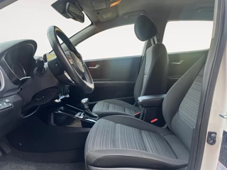 Kia Stonic 1.0i Turbo DynamicLine Automaat |  Two-tone lak | Apple Carplay / Android Auto | Airco |  Elektrische ramen | Camera | Parkeersensoren | Lichtmetalen velgen | / 10