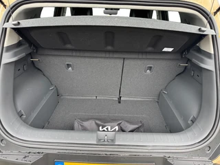 Kia EV2 Plus 42.2 kWh | Navigatie | Climate control | Adaptive cruise control | Stoel + Stuurverwarming | Parkeersensoren voor en achter + parkeercamera achter / 24