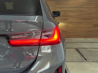 BMW 3-serie Touring 330e M-Sport Pro | LCI | Dravitgrau | 292PK | Plug-in Hybrid |Carplay | 19” | Harman Kardon | Trekhaak / 40
