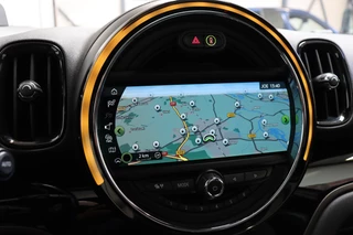 MINI Countryman John Cooper Works ALL4 Chili Automaat  / Navigatiesysteem Plus / Leder / Panoramadak / Harman Kardon / Stoelverwarming / Achteruitrijcamera / 19 Inch / Sportstoelen / Parkeersensoren voor+achter / Climate Control / Head-Up Display / 20