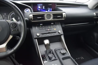 Lexus IS 300H HYBRID Business Line DEALER ONDERHOUDEN / 24