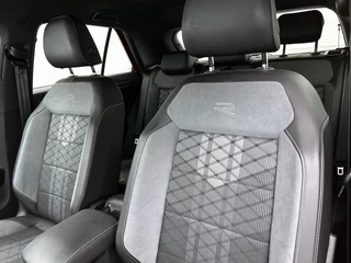 Volkswagen T-Roc 1.0 TSI R-Line | Camera | CarPlay | Adaptive Cruise | Digital Dash / 22