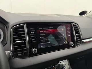 Skoda Karoq 1.5 TSI ACT Style | Adaptive cruise | Stoelverwarming | CarPlay | Camera | Parkeersensoren achter | Trekhaak / 26