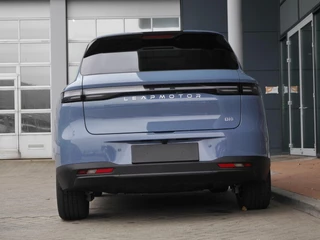 Leapmotor B10 Design ProMax 67.1 kWh Licht interieur | Wltp 434km | 750kg trekgewicht | Stoel en stuur verwarming | 360 graden camera | Lederen bekleding | Panoramadak | Led | Regensensor | Sfeerverlichting | Elektrisch verstelbare voorstoelen / 5