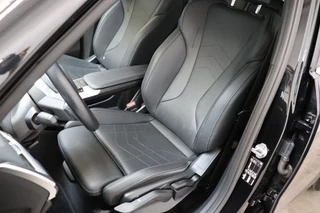 BMW X1 sDrive18i High Executive Automaat  / Widescreen Display / Stoelverwarming / Leder / Climate Control / Driving Assistant Plus / Cruise Control / Leder / Achteruitrijcamera / 17 Inch / Adaptieve LED koplampen / 14