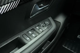 Peugeot 208 1.2 Hybrid e-DCS6 Allure 110 PK | Automaat | Vision & Navigation Pack | Metaallak | Parkeersensor | Camera | Licht Metalen Velgen | Nieuw uit voorraad | Direct leverbaar / 17