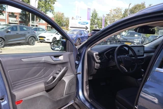 Ford Focus Wagon HYBRID 155PK TITANIUM-X NL-AUTO 1E EIGENAAR PARK.SENSOREN NAVI APPLE/ANDROID ALL SEASONS / 7