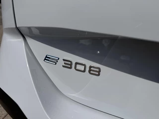 Peugeot e-308 SW Style EV 54 kWh | Demo Auto | Tot 8 jaar Garantie | Tot 420 Km WLTP | Navigatie via Telefoon | Warmtepomp | 18" Lichtmetalen Velgen | Adaptieve Cruise Control met Drive Assist | Full LED Verlichting | Climate Control | DAB Radio | Apple Carplay/Android Auto. / 32