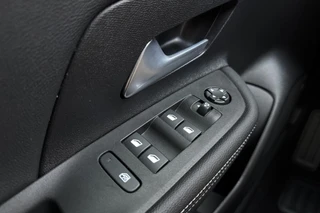 Opel Mokka Electric GS 54 kWh | Navigatie | Camera | Climate control | Stuurwielverwarming | Lichtmetalen velgen | Keyless | Cruise control adaptive / 19
