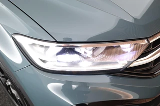 Volkswagen T-Roc 1.5 TSI 150pk DSG R-Line Business+ Black Style Trekhaak Camera Beats Stoelverwarming LED Navigatie / 43
