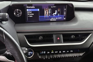 Lexus UX 250h AWD F Sport Premium / 26
