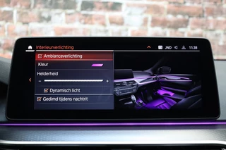 BMW 5 Serie Touring 520i High Executive M Sport Pakket Automaat  / Trekhaak / Panoramadak / Stoelverwarming / Nappa Leder / Comfortstoelen / Achteruitrijcamera / Apple Carplay / Driving Assistant / Cruise Control / Navigatie Professional / Adaptief Onderstel / 35
