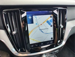 Volvo S60 2.0 T4 R-DESIGN AUTOMAAT  Lederen sportstoelen | Open dak | Harman Kardon | HUD / 17