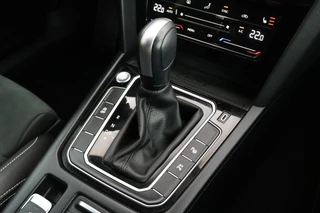 Volkswagen Passat Variant 1.5 TSI 150pk DSG R-Line Business + Keyless Panoramadak 360Camera Stoelverwarming Virtual Cockpit Navigatie / 36