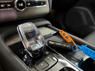 Volvo XC90 2.0 T8 Plug-in AWD Ultra Dark | Massage | Luchtvering | 22Inch | 7-Pers. | Pano |360°|H & K |Head-Up|Elektr Trekhaak / 36