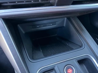 SEAT Leon 1.4 TSI eHybrid PHEV FR 204PK Trekhaak Camera Carplay ACC / 49