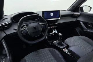 Peugeot 2008 1.2 Turbo 100 Allure | Apple Carplay/Android Auto | Parkeersensoren | Climate Control | Lichtmetalen velgen | DAB | Cruise Control | / 17