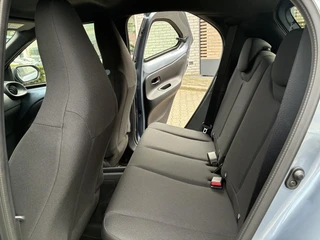 Toyota Aygo X HYBRID 115 PLAY NIEUW & DIRECT LEVERBAAR!!! APPLE/ANDROID CLIMA AD-CRUISE CAMERA 17" LM-VELGEN / 5