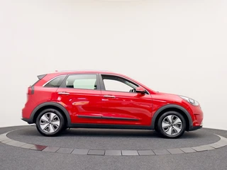 Kia Niro 1.6 GDi Hybrid DynamicLine | Trekhaak | All-seasonsbanden | Navigatie / 12