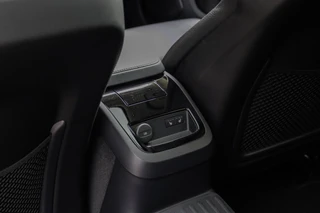 Volvo V60 T8 AWD Plus Dark / 14