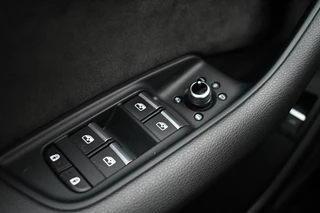 Audi Q7 55 TFSI e quattro S-Line  Rijklaar! Pano 22inch Contourzetels Luchtv / 25