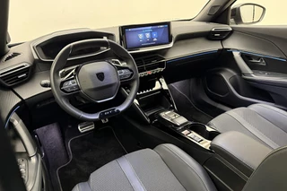 Peugeot 2008 1.2 Hybrid 136 GT | Climate control | Apple carplay/Android auto | Navigatie | Cruise control | Draadloze telefoonlader | Lichtmetalen velgen 17" | / 17
