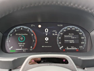 Toyota Yaris 1.5 Hybrid 130 Executive BI-TONE PDC BLIND SPOT CLIMATE STUUR- EN STOELVERWARMING / 17