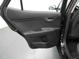 Kia Stonic 1.0 T-GDi MHEV DynamicLine  Navigatie - Achteruitrijcamera - Cruise Control - Apple & Android Carplay - Fabrieksgarantie t/m 14-04-2032 / 38
