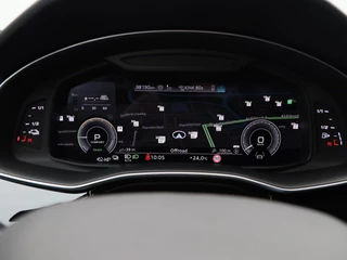 Audi Q8 60 TFSi e 490 Pk quattro S-Line Competition | Matrix Laser LED | Vierwielbesturing | B&O Audio | Valcona Leder | 22 Inch | Trekhaak | Head-Up | 20.328 Km!! / 30