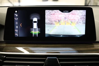 BMW 5 Serie Touring 540i xDrive High Executive Automaat  / Harman Kardon / Adaptief Onderstel / Driving Assistant / Achteruitrijcamera / Navigatie Professional / Cruise Control / Sportstoelen / Parking Assistant / Zonnescherm / Climate Control / 18 Inch / Stoelverwarming voor+achter / 21