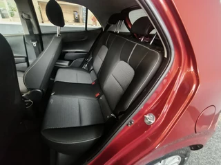 Kia Picanto 1.0 DPi DynamicLine uit 2021  Rijklaar + Fabrieksgarantie tot 06-2028 “Sinds 1970 | 5.000+ reviews | Score 9,5 | Service zoals ’t hoort” Henk Jongen Auto's in Helmond,  al 50 jaar service zoals 't hoort! / 11