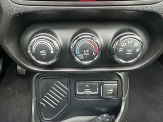 Jeep Renegade 1.4 MultiAir Longitude|SCHUIFDAK|NAVI|CRUISE / 38