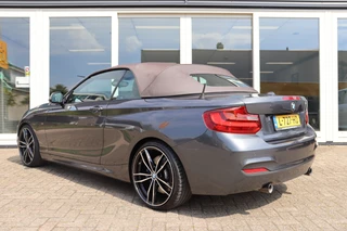 BMW 2 Serie Cabrio M235i xDrive Centennial High Executive Cruise Control, Airco, Apple Carplay, Camera, Navigatie, Prijs Is Rijklaar Inclusief 6 Maanden Garantie / 8