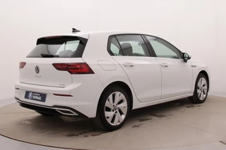 Volkswagen Golf 1.5 eTSI Style | Adaptive Cruise | Navi | Stoel-/Stuurverwarming | CarPlay | / 2