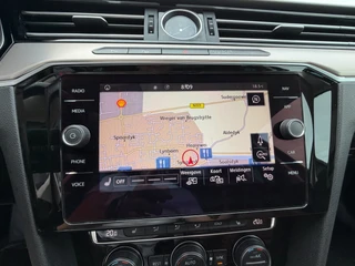 Volkswagen Passat Variant 1.4 TSI ACT Highline Business R / Pano / Massage / Camera / Sportleder / Trekhaak / Zeer mooie auto ! / 32