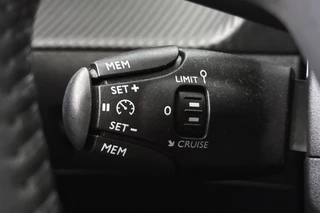 Peugeot 208 1.2 Hybrid 110 e-DCS6 Allure Navigatie Achteruitrijcamera Apple CarPlay / 26