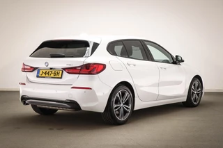 BMW 1-serie 118i Executive Edition | HALF LEDER | DAB | APPLE | DRAADLOZE LADER | CAMERA | 17" / 2