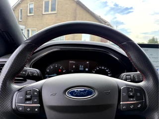Ford Focus Wagon 1.0 EcoBoost Hybrid ST Line  Fullmap Navigatie, 17''Lmv / 10