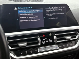 BMW 3-serie 330e xDrive | Dravit Grau | Camera | Stoelverwarming | Memory Stoelen | / 32