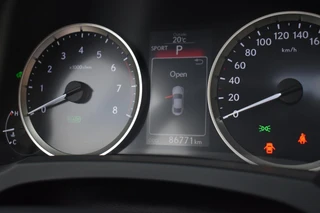 Lexus RC 300h Business Line Pro / 38