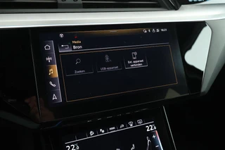 Audi Q8 e-tron 50 340pk quattro S Edition 95 kWh SOH 100% B&O HUD Keyless Stoelverwarming Camera Panoramadak Navigatie 2x S-Line / 25