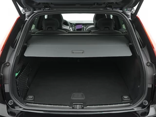 Volvo XC60 2.0 T6 AWD + Black Edition 350PK Pano | Trekhaak / 22