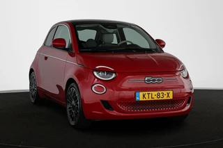 Fiat 500 3+1 La Prima 42 kWh Panoramadak Stoelverwarming Camera Apple CarPlay / 2