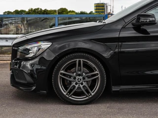 Mercedes-Benz CLA-klasse 180 Business Solution AMG Night Upgrade | Panoramadak | Camera | Apple CarPlay/Android Auto | LED | Navigatie| Stoelverwarming | 18" / 43