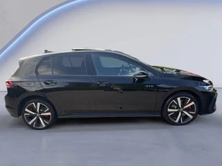 Volkswagen Golf 1.5 eHybrid GTE 272pk / 5JR Garantie / Pano / Trekhaak / DCC / Keyless / Matrix / 360 / HUD / 5