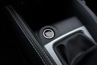 Nissan Micra 1.0 IG-T N-Sport | Navigatie | Achteruitrijcamera | Climate control | Cruise control | Keyless | Lichtmetalen velgen | Donkere hemelbekleding | Lage kilometerstand / 23