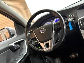 Volvo V60 1.6 T4 R-Design | Navi | Trekhaak | 180PK | Winter Pack | High Performance Audio | Leder/Alcantara / 14