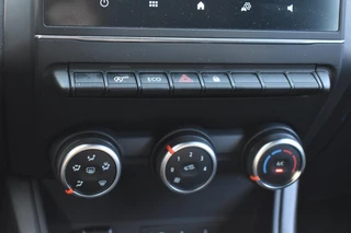 Renault Captur 1.0 TCe 90 Zen Carplay Navigatie | 2e Eigenaar | Goed onderhouden | 12 mnd BOVAG garantie | Whatsapp 06-53188999 / 16